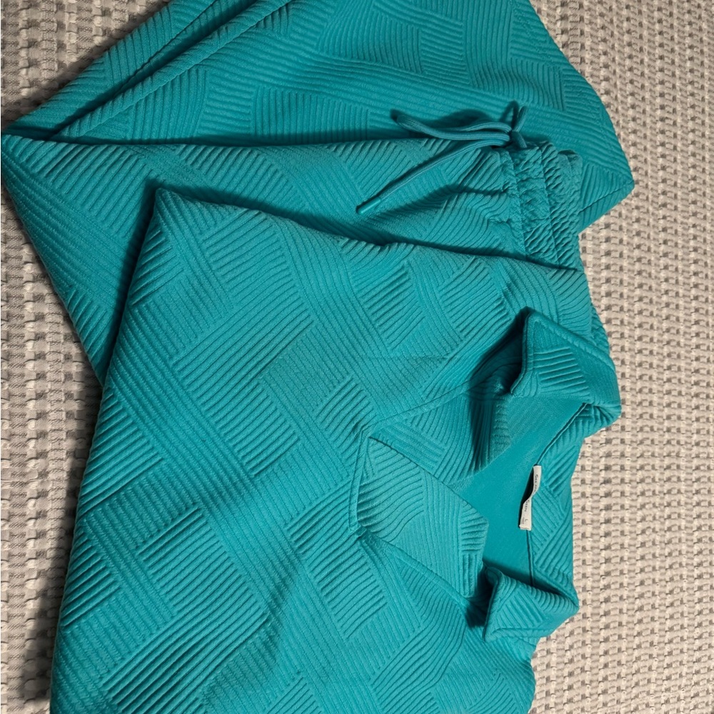 Boutique 2 piece textured capri set wore once
